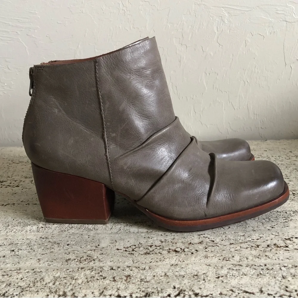Like New Kork-Ease Heeled Leather Ankle Booties 7.5 M Boho Western Style - Picture 4 of 7